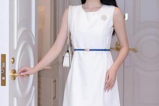秀人网 – 柚琪Rich的白衬衫套图，明明只是一件衣服，但她穿上后怎么就这么别致？