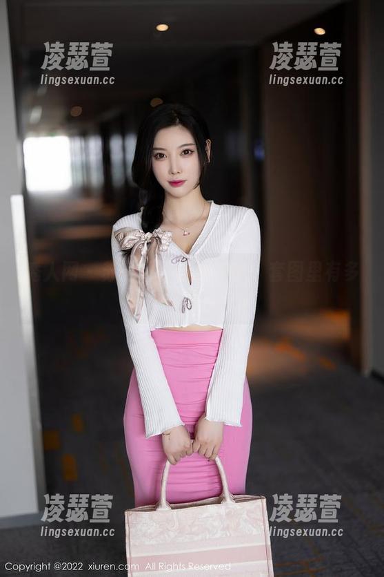 秀人网-苏苏阿 秀人网 - 苏苏阿的海滩探险:套图里有多少沙子和海浪?