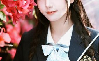 在线：秋山AkI的“mirror彩云”，我到底是在看她还是在看我？