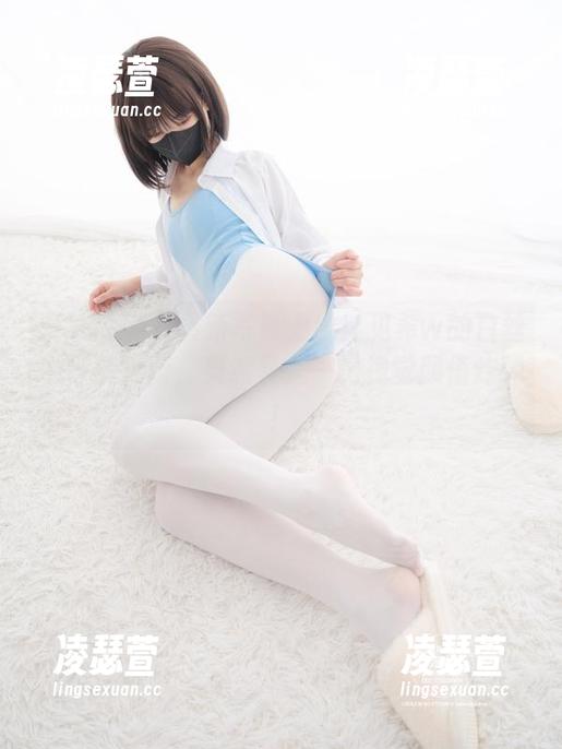 紧急企划-见希w 紧急企划 - 最新写真上线!见希w的白丝牛仔裤更新,果然又是一记视觉颜值炸弹!