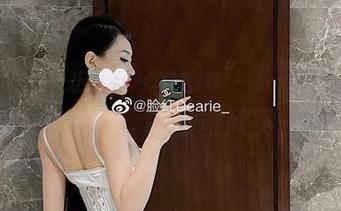 微密圈 – “脸红Dearie”学姐来了又来了，高清图片也要被慢慢欣赏，不能马虎