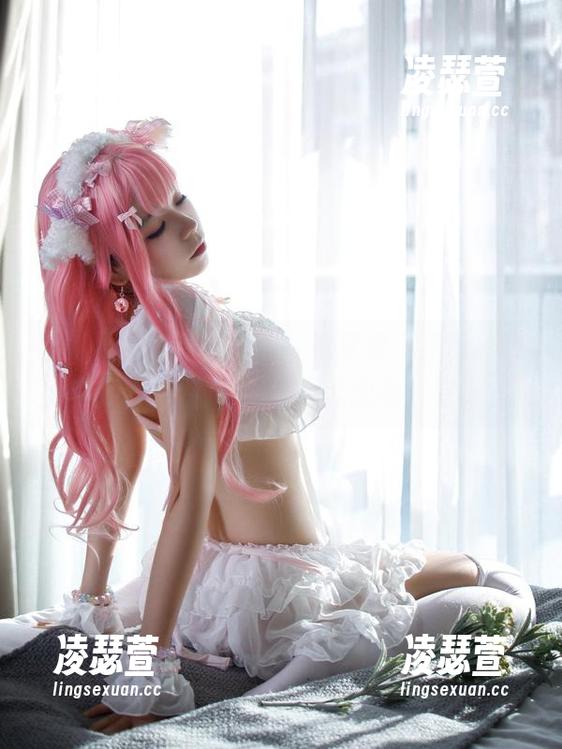 自闭颜球球 自闭颜球球私拍图包:看红裙,我竟然想到了什么都不想……就想看就好。