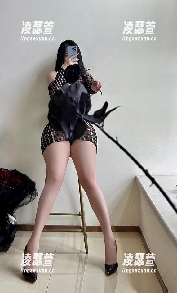 微密圈 - 看艾拉·isla的写真，裤里丝到底不是短裤吧，原图这么直击人心！