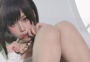 听说天台上有芊川一笑MNK，cos到我心坎里——随意的样子，构图我却怎么也拍不下来。