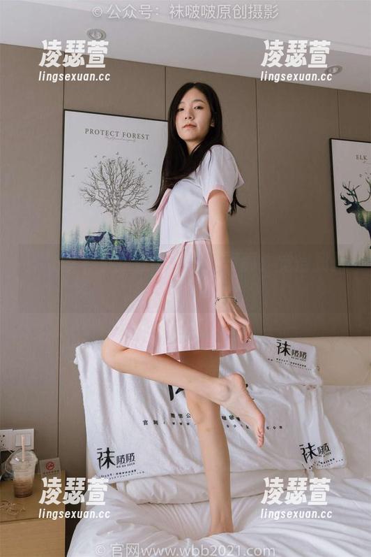 袜啵啵 - 小甜豆的深灰丝写真：觉得我只会吃甜品吗？
