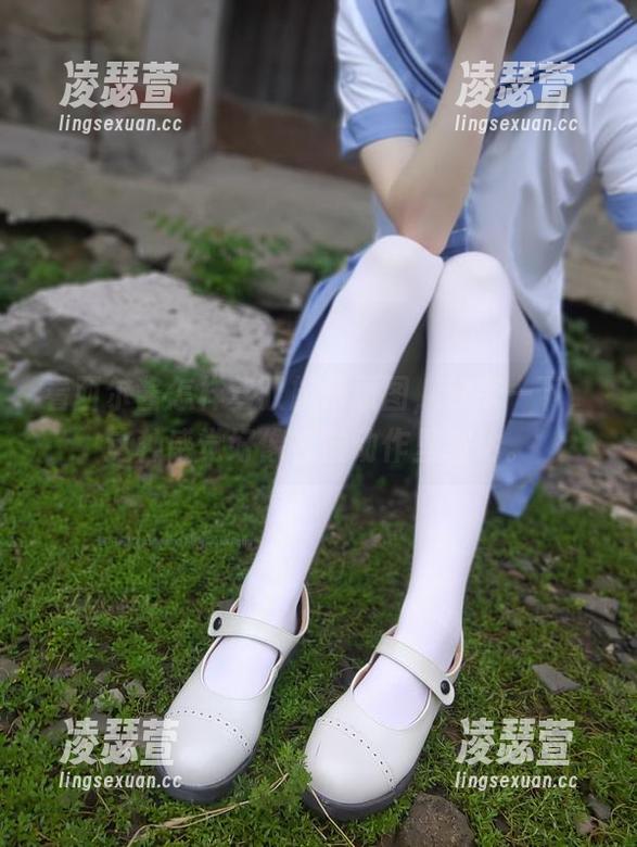 看西尔酱怎样驾驭旗袍原图，分享一下，这种感觉好像在慢动作里溜达。