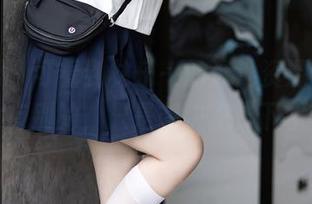 语画界 – 可看到林乐一的泳池资源，脑子里没有别的，只是想快点“下水”。