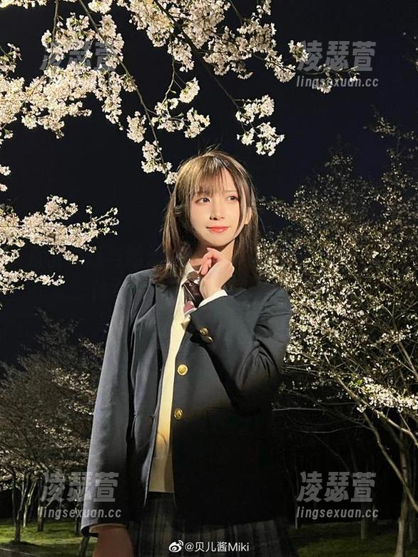 直击舒适与酷炫的界限，贝儿酱Miki的连体衣写真，谁来帮我下载？