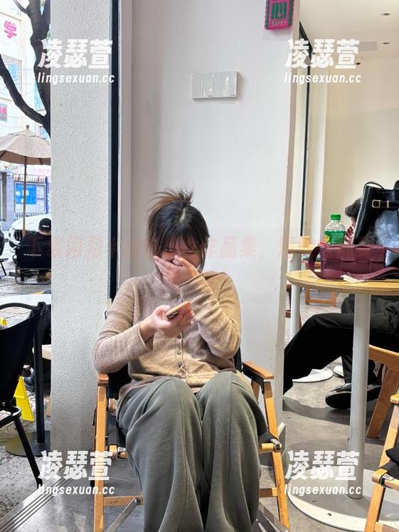 闪月半 下载闪月半的喵少女作品集,润肤霜都要来个配!