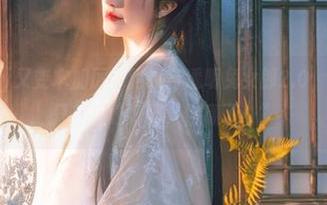 鹿八岁baby又变本加厉，豹纹与透明兔女郎2.0，这种混搭我只想说“好吧，你赢了！”